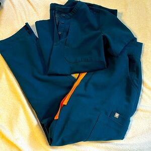 Blue Figs scrub set. Extra small (XS) scrub top & small scrub bottoms. EUC.
